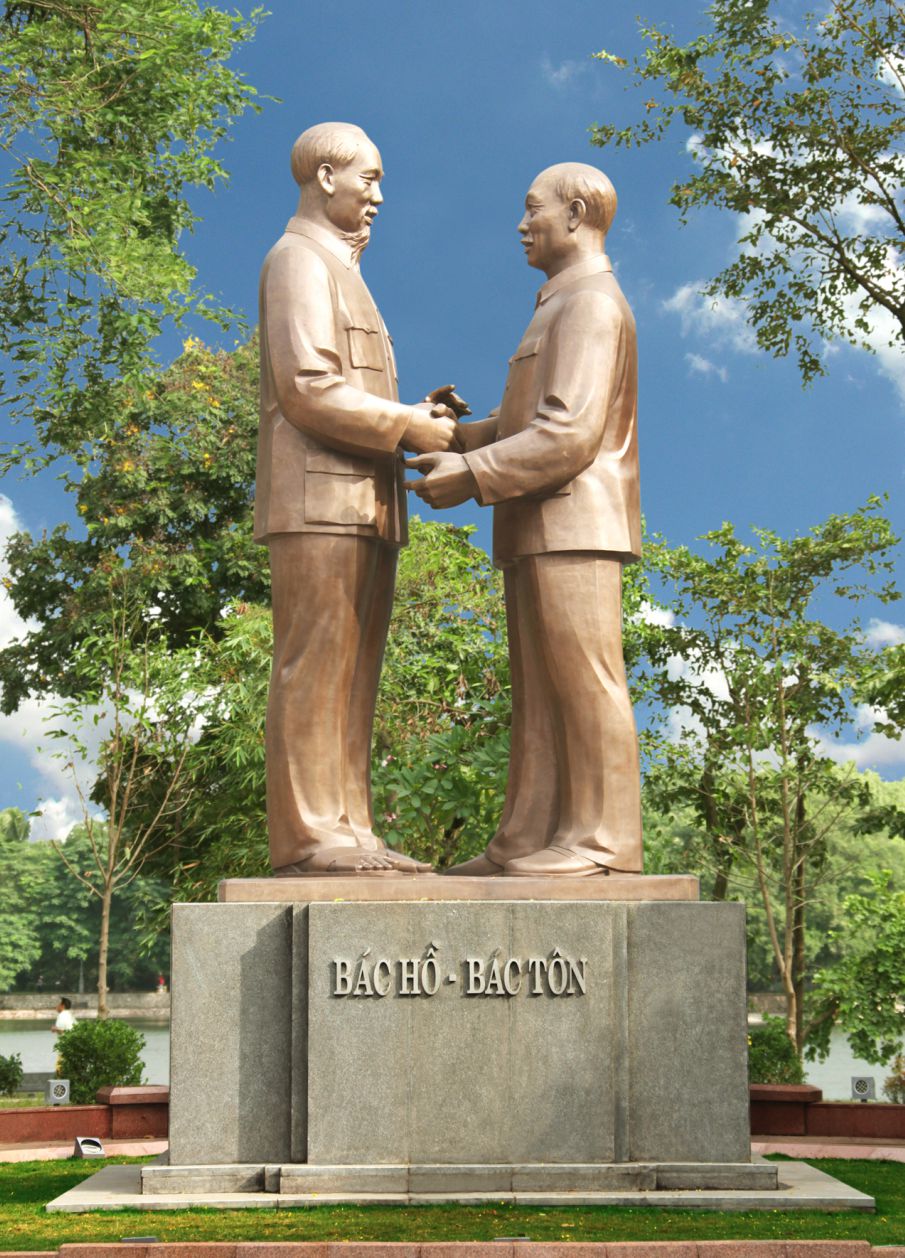 MONUMENT OF UNCLE HO – UNCLE TON